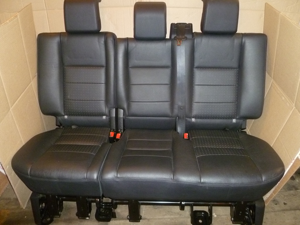 Сиденья дискавери 3. Дискавери 4 3 ряд сидений. Discovery 3 сиденья. Land Rover Discovery 3 3 ряда сидений.